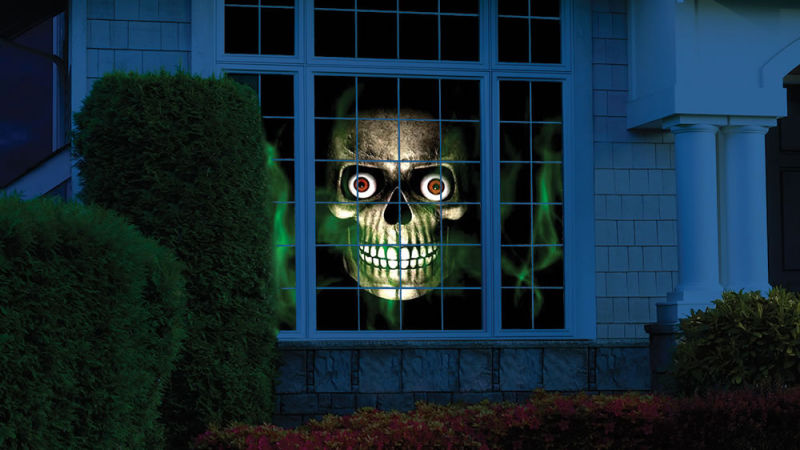 фото: поклонники  Хэллоуина точно оценят новый способ украшения окон к празднику