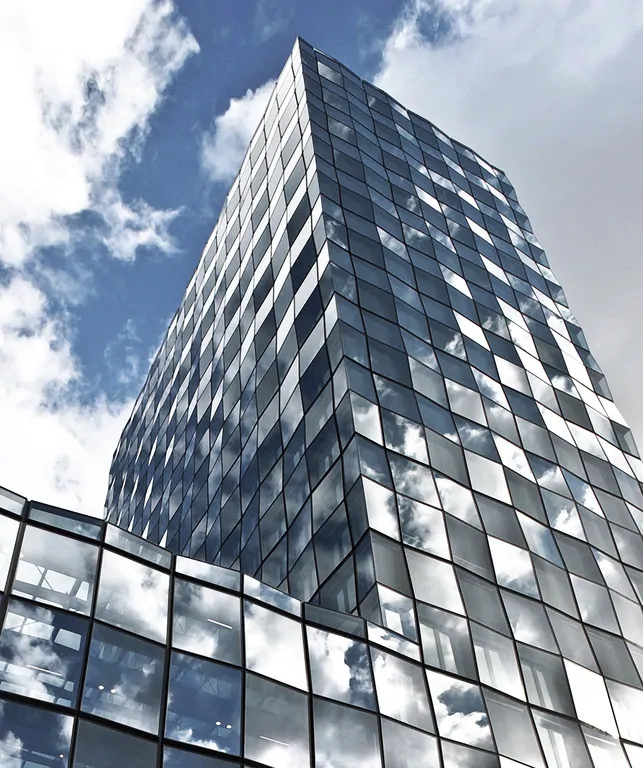 Фото: скрытая фурнитура Roto AL Designo  для алюминиевых окон и балконных дверей установлена в небоскрёбе Süddeutscher Verlag, © Roto