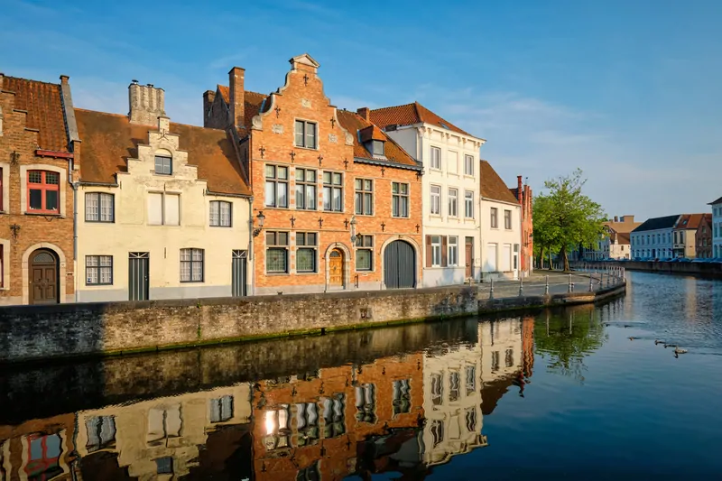 Фото: канал и старые дома. Брюгге, Бельгия, © 