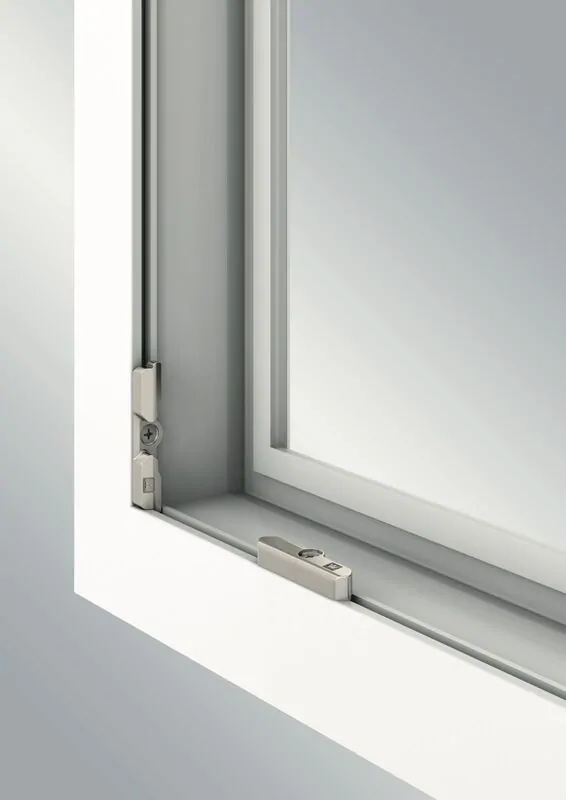Cистема фурнитуры Weidtmann W100 для окон и балконных дверей. © Roto 