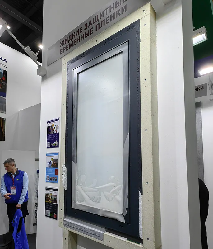 Фото: жидкая временная защитная пленка от компании СДМ-Химия, © oknamedia